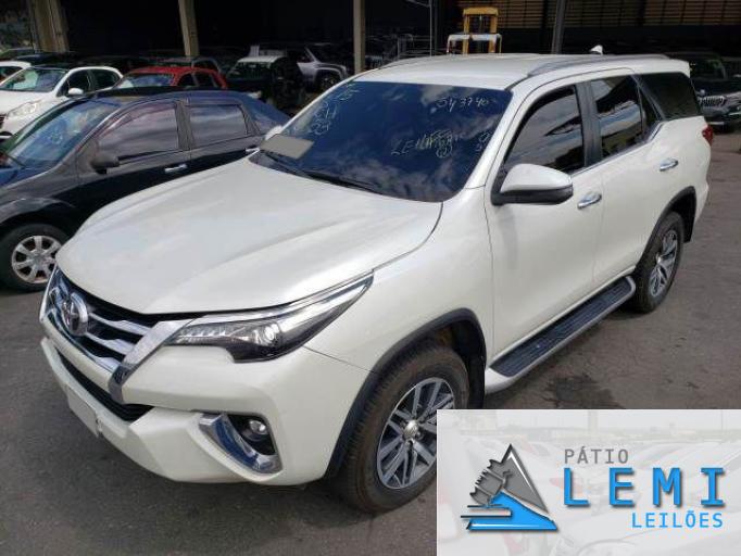TOYOTA HILUX SW4 18/18 TOYOTA HILUX SW4 18/18