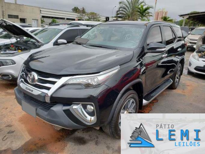 TOYOTA HILUX SW4 17/17 TOYOTA HILUX SW4 17/17