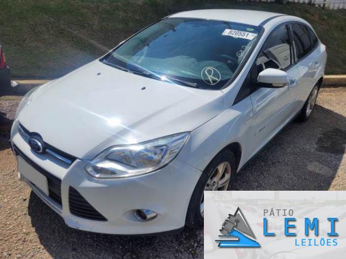 FORD FOCUS SEDAN 15/16 FORD FOCUS SEDAN 15/16