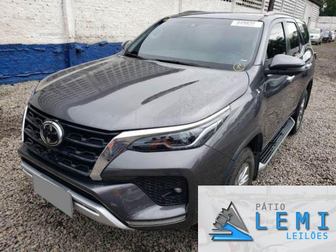 TOYOTA HILUX SW4 21/21 TOYOTA HILUX SW4 21/21