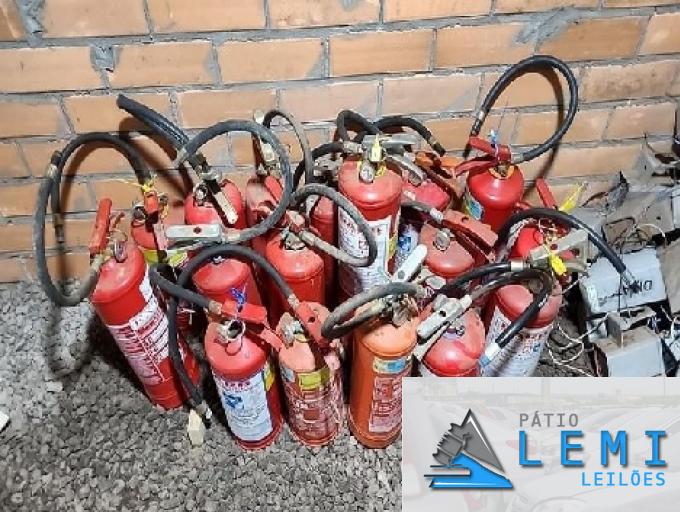 SUCATA DE LUMINÁRIAS E EXTINTORES SUCATA DE LUMINÁRIAS E EXTINTORES