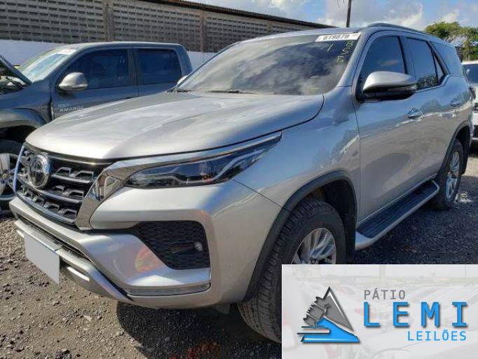 TOYOTA HILUX SW4 21/21 TOYOTA HILUX SW4 21/21