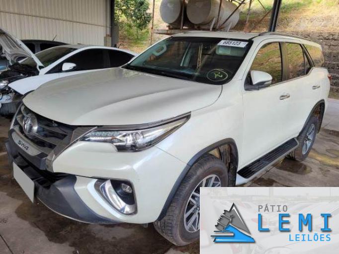 TOYOTA HILUX SW4 16/17 TOYOTA HILUX SW4 16/17